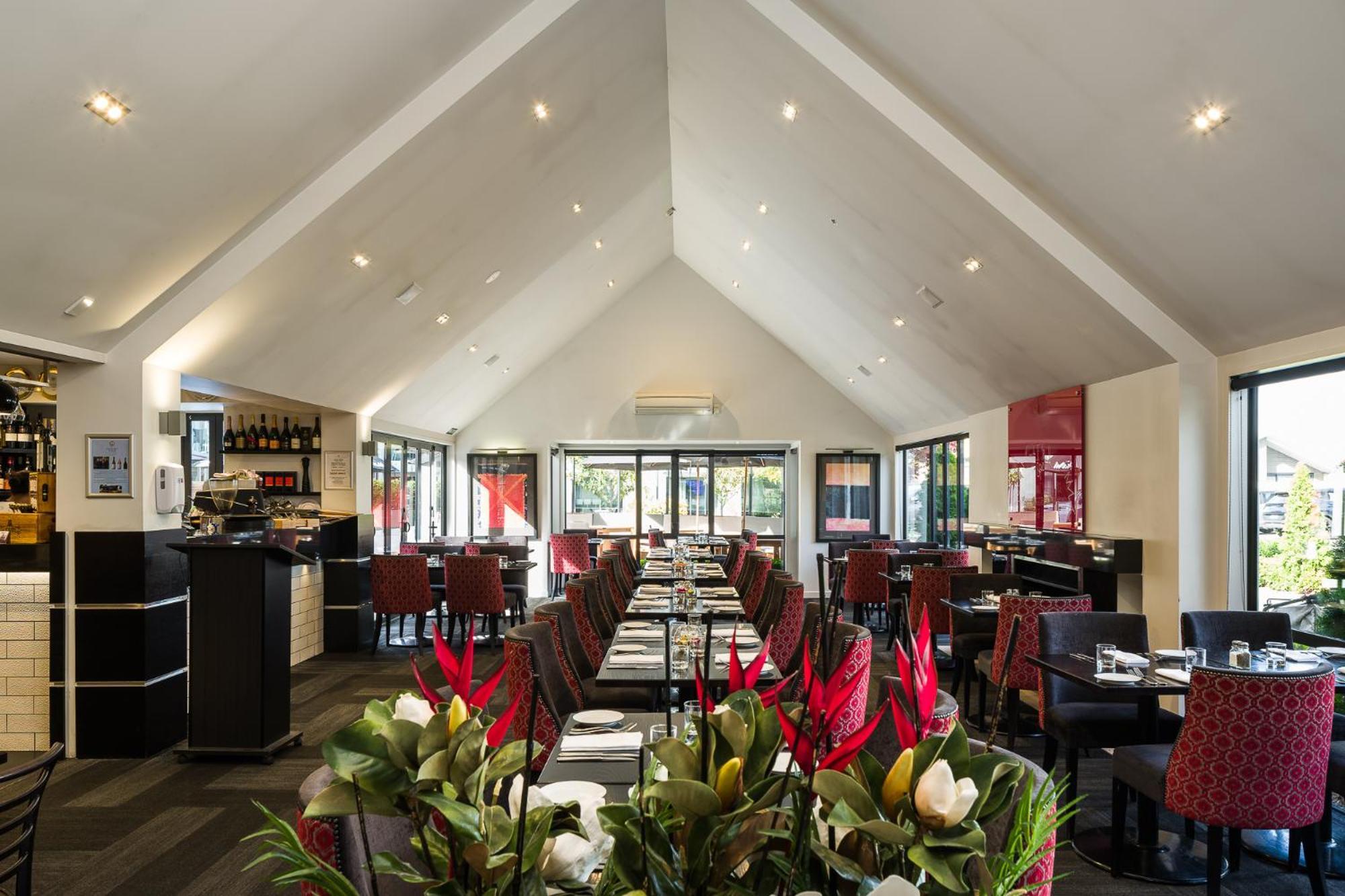 Carnmore Chateau Marlborough Бленгейм Екстер'єр фото The restaurant at the hotel