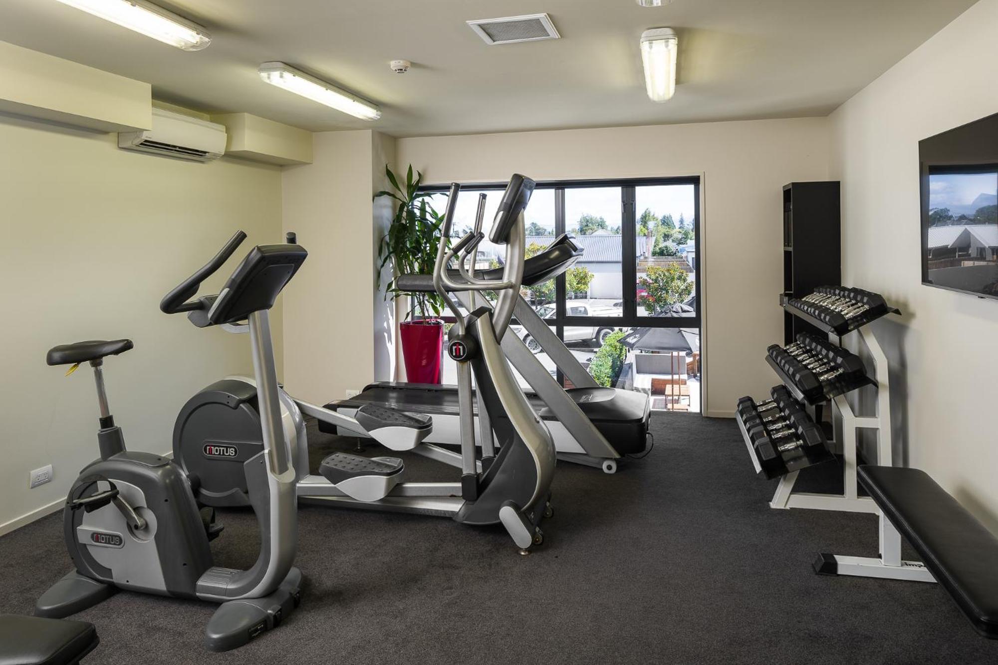 Carnmore Chateau Marlborough Бленгейм Екстер'єр фото A typical gym