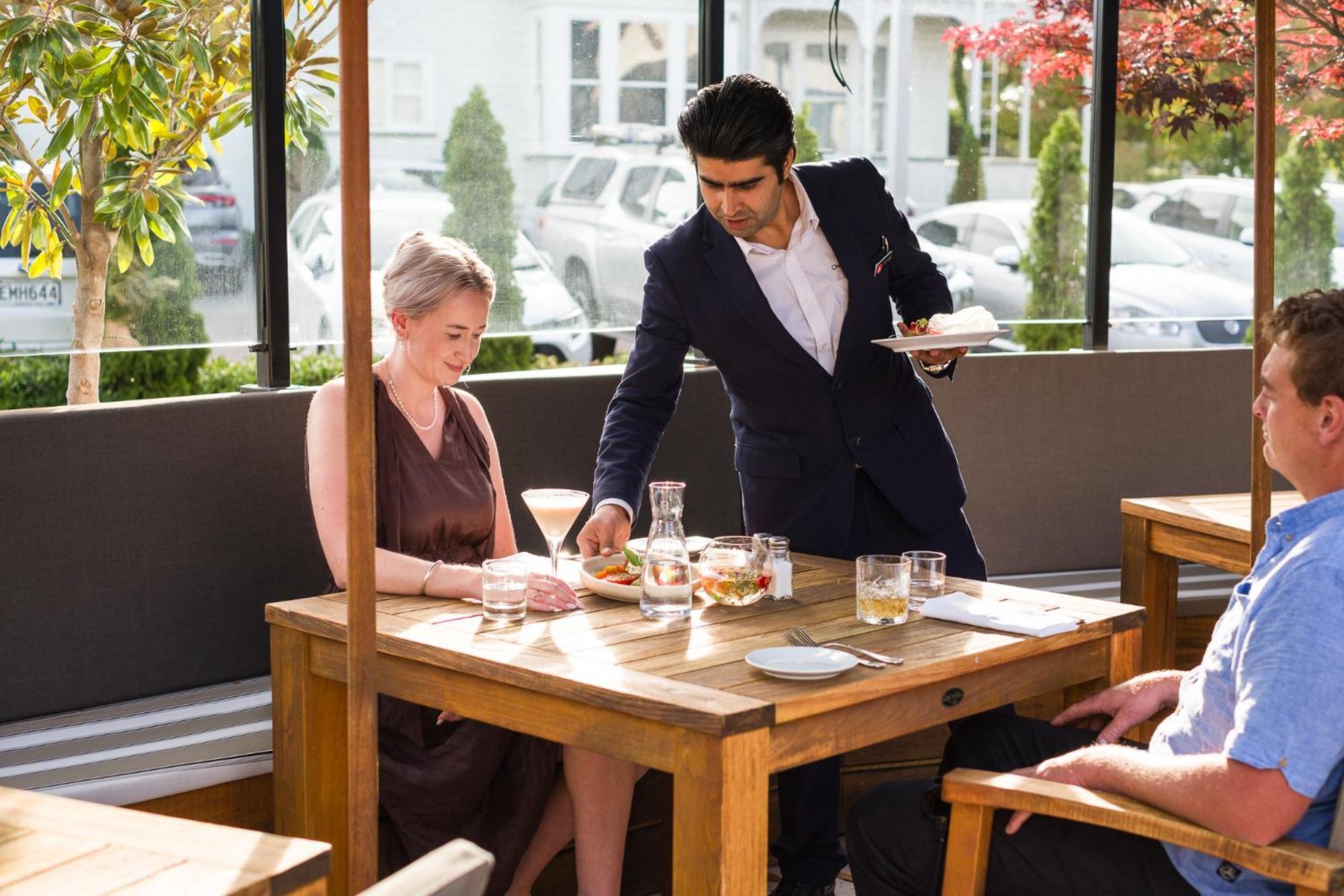 Carnmore Chateau Marlborough Бленгейм Екстер'єр фото A waiter serving a customer